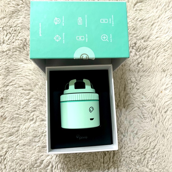 *BRAND NEW* PIVO POD LITE WITH REMOTE - SMART TRACKING PHONE MOUNT and REMOTE - Picture 2 of 5